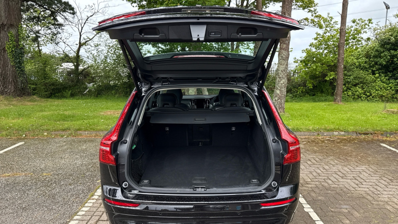 Volvo XC60 2.0 B5P Core 5dr AWD Geartronic Petrol Estate